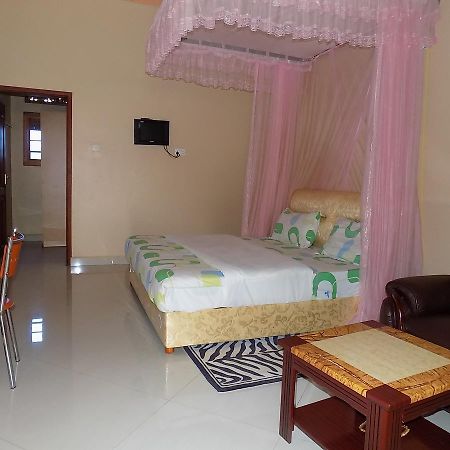 Tik Hotel Hoima Luaran gambar