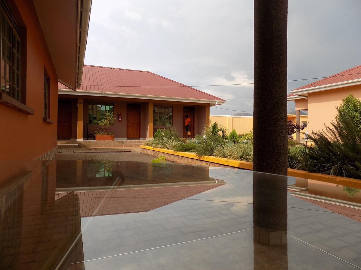 Tik Hotel Hoima Luaran gambar