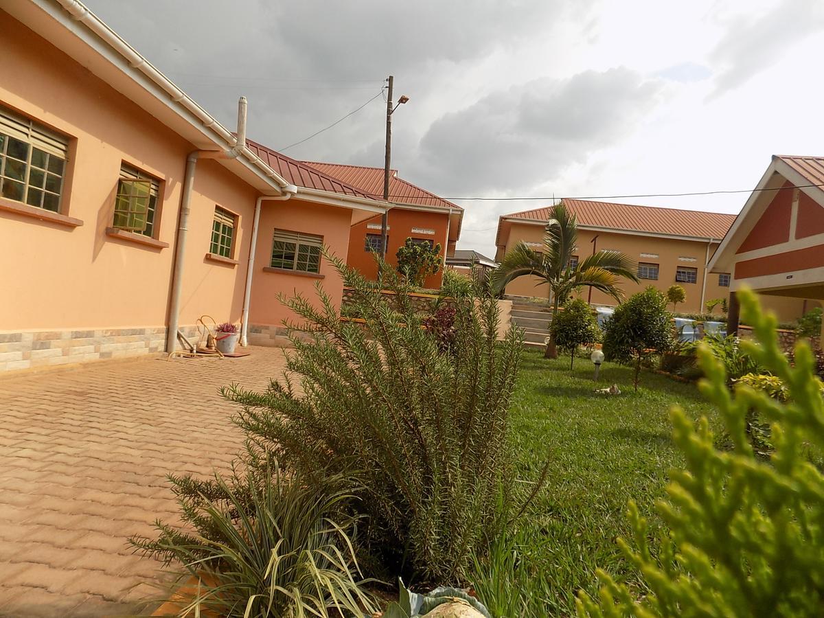 Tik Hotel Hoima Luaran gambar