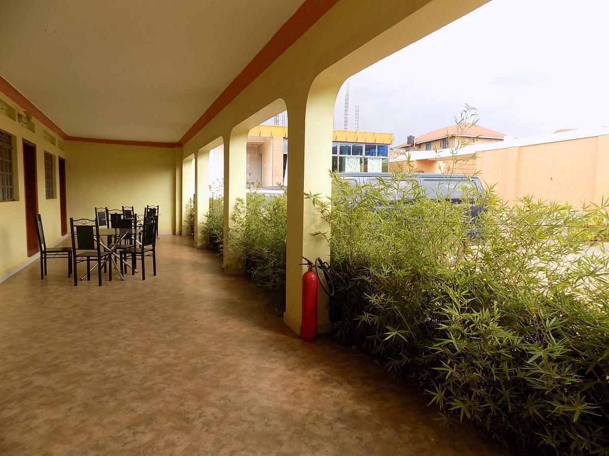 Tik Hotel Hoima Luaran gambar