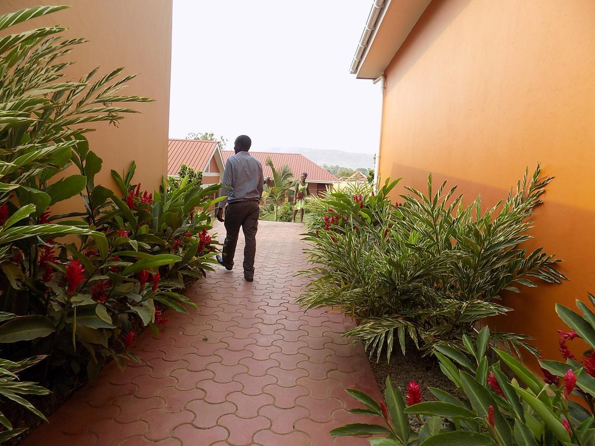 Tik Hotel Hoima Luaran gambar