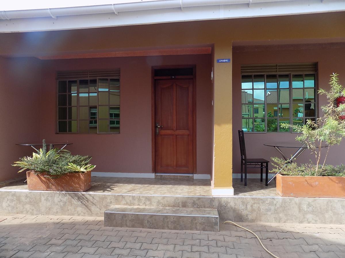 Tik Hotel Hoima Luaran gambar