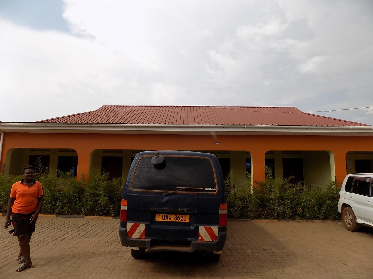 Tik Hotel Hoima Luaran gambar