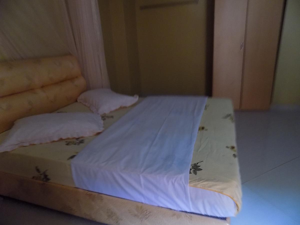 Tik Hotel Hoima Luaran gambar