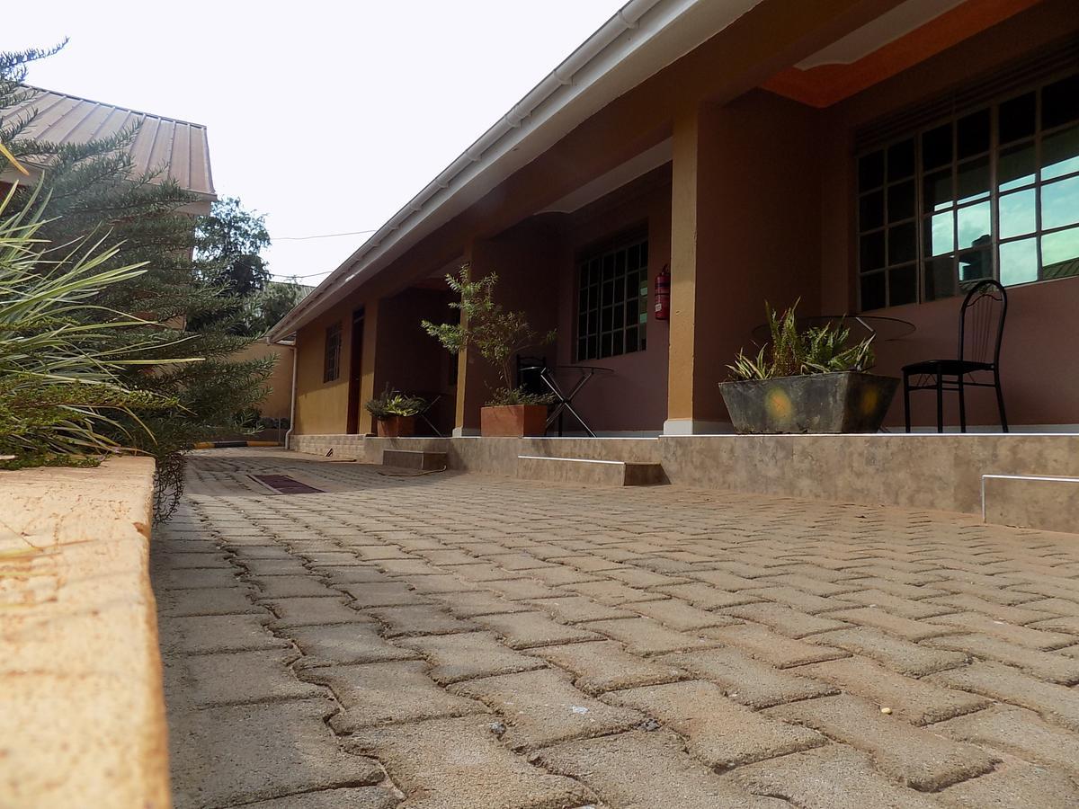Tik Hotel Hoima Luaran gambar