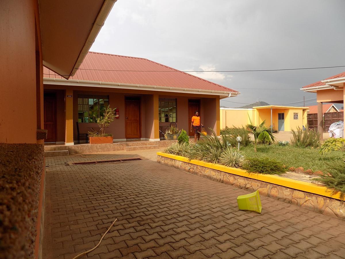 Tik Hotel Hoima Luaran gambar