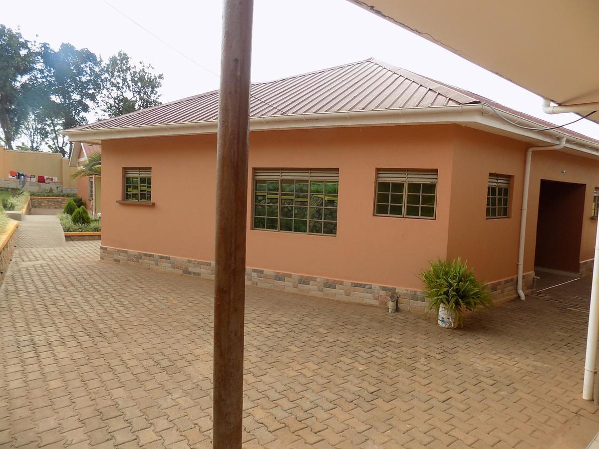 Tik Hotel Hoima Luaran gambar