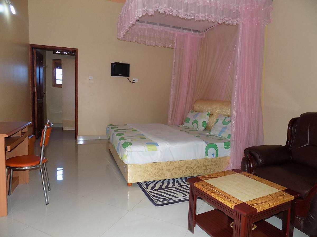 Tik Hotel Hoima Luaran gambar