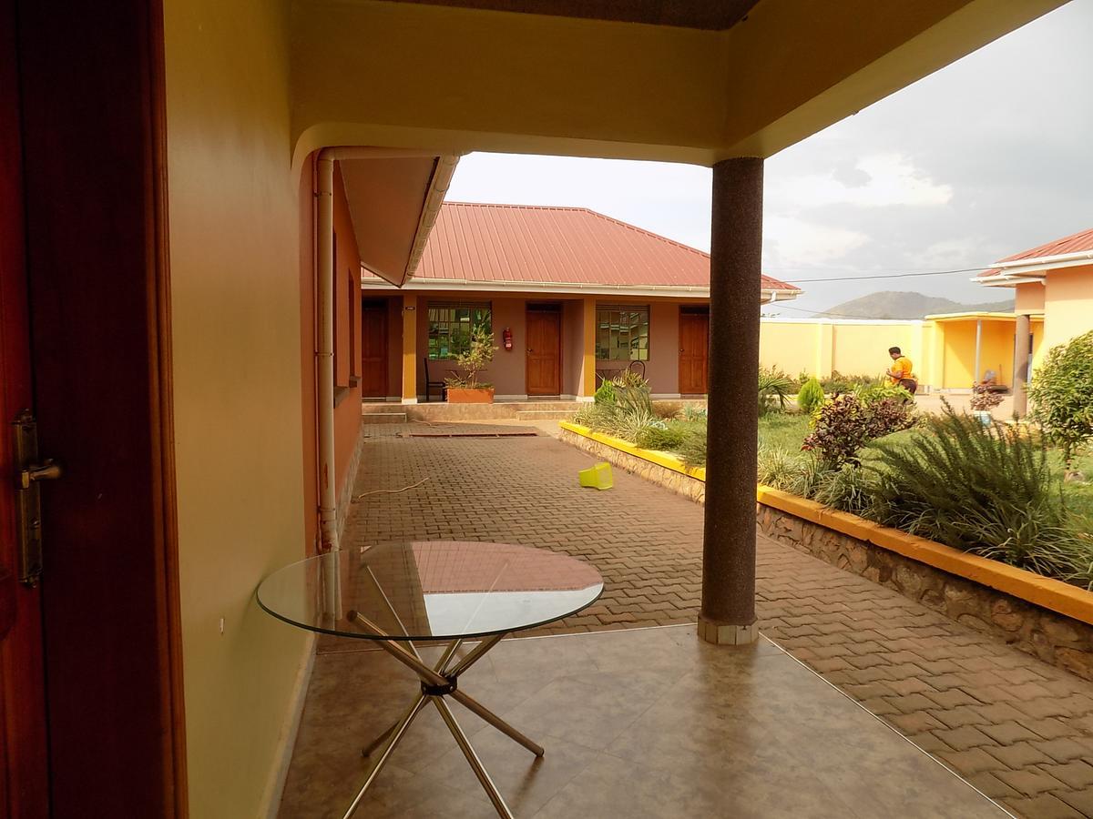 Tik Hotel Hoima Luaran gambar