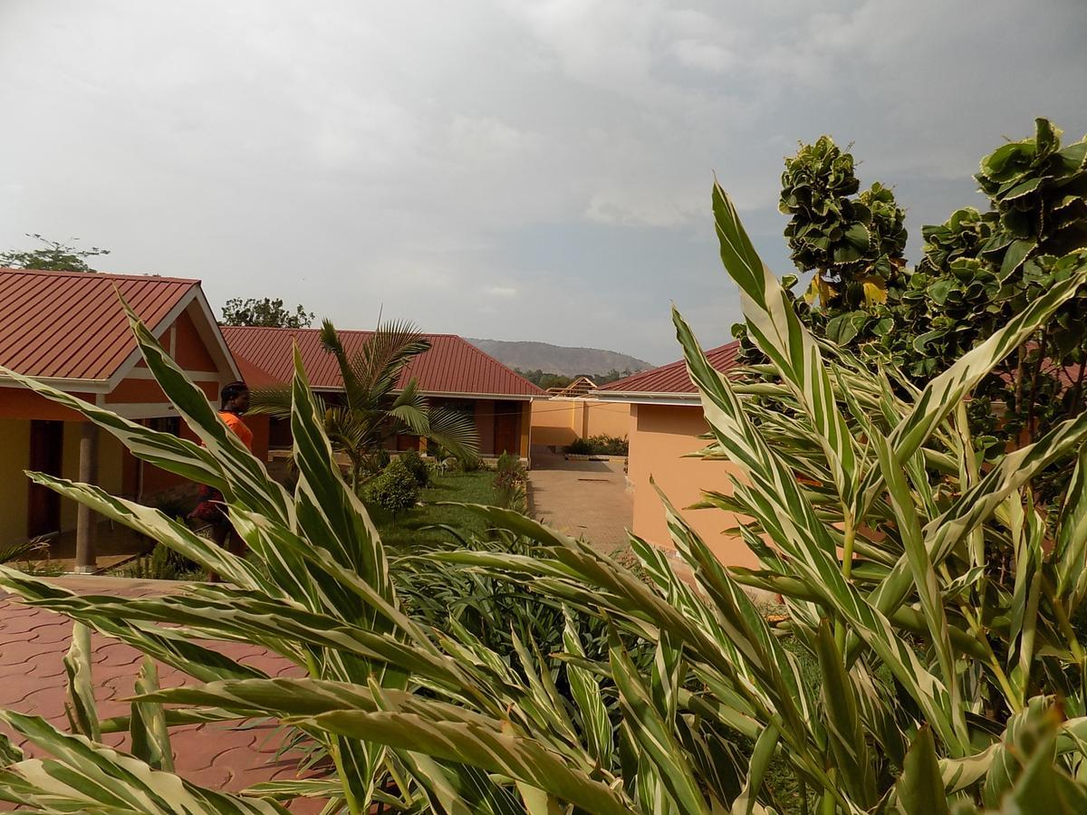 Tik Hotel Hoima Luaran gambar