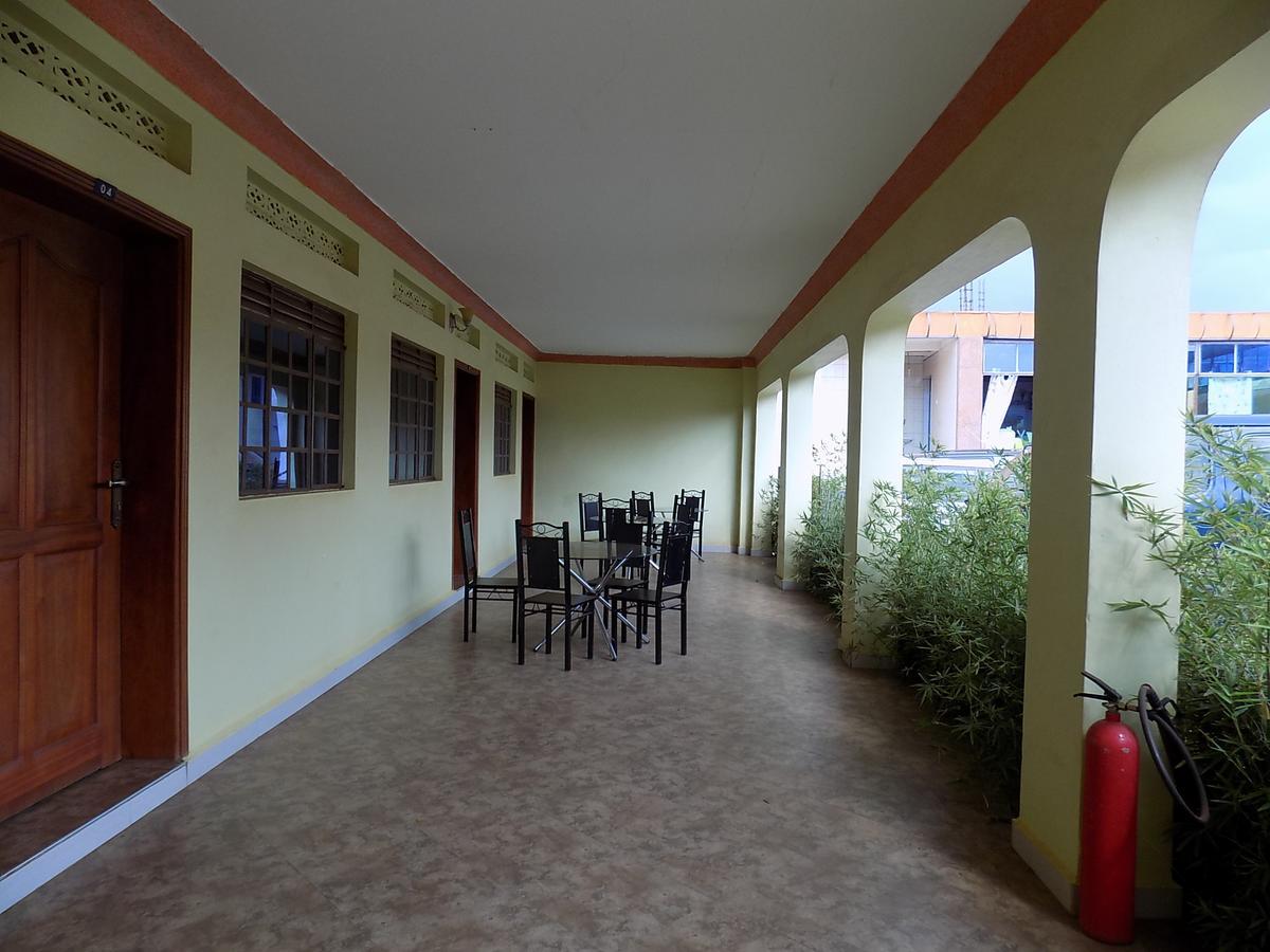 Tik Hotel Hoima Luaran gambar