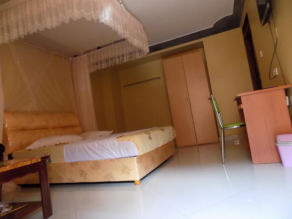 Tik Hotel Hoima Luaran gambar
